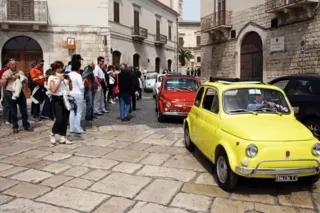Via di Trani con Fiat 500 gialla