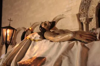 Un momento dei riti religiosi di Trani