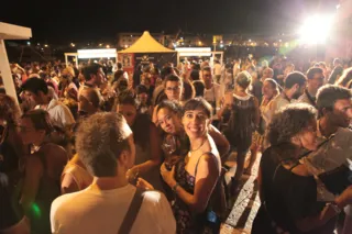 Folla a una festa notturna