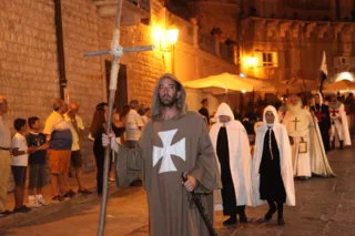 Figuranti templari di notte