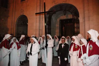 Un momento dei riti religiosi di Trani