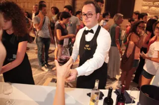 Sommelier e folla