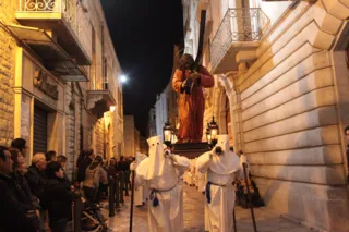 La processione dei Misteri durante i riti pasquali a Trani