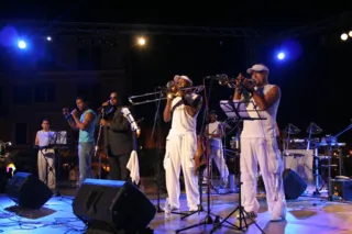 Un concerto all’aperto durante il Festival di Trani