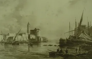 Veduta del porto con barche a vela, figure sulla riva e la Cattedrale con il campanile sullo sfondo, in tonalità verdastre