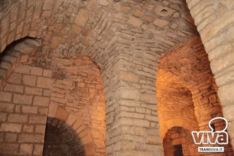 Volte e archi in conci di pietra nei locali sotterranei di Sant’Agata