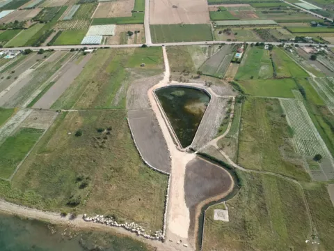 La vasca di Boccadoro nel paesaggio costiero di Trani