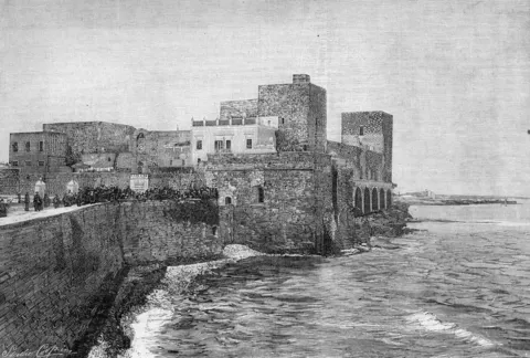 Il Castello di Trani visto dal mare in una xilografia del 1898