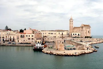 Porto di Trani: la Cattedrale sul mare