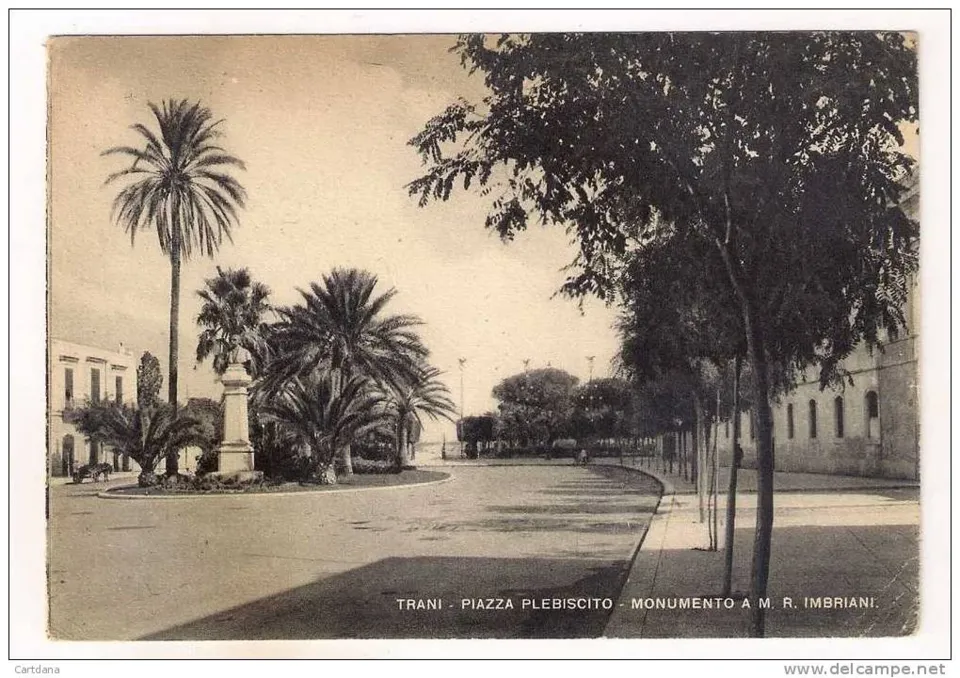 Cartolina d'epoca di piazza di Trani