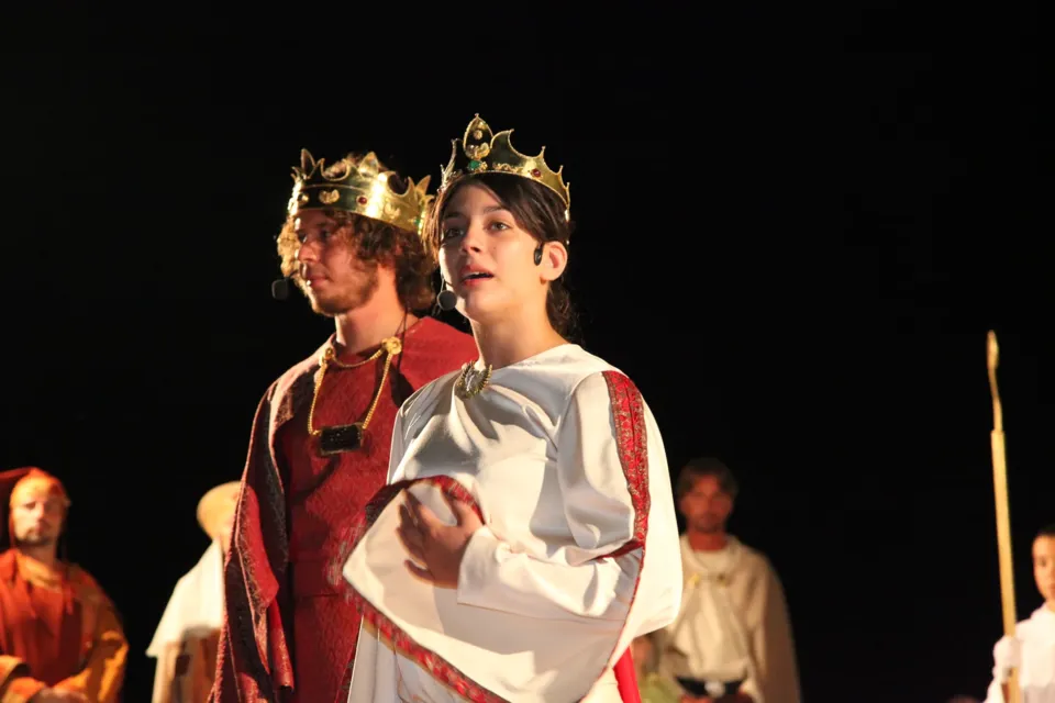 Figuranti in costume regale