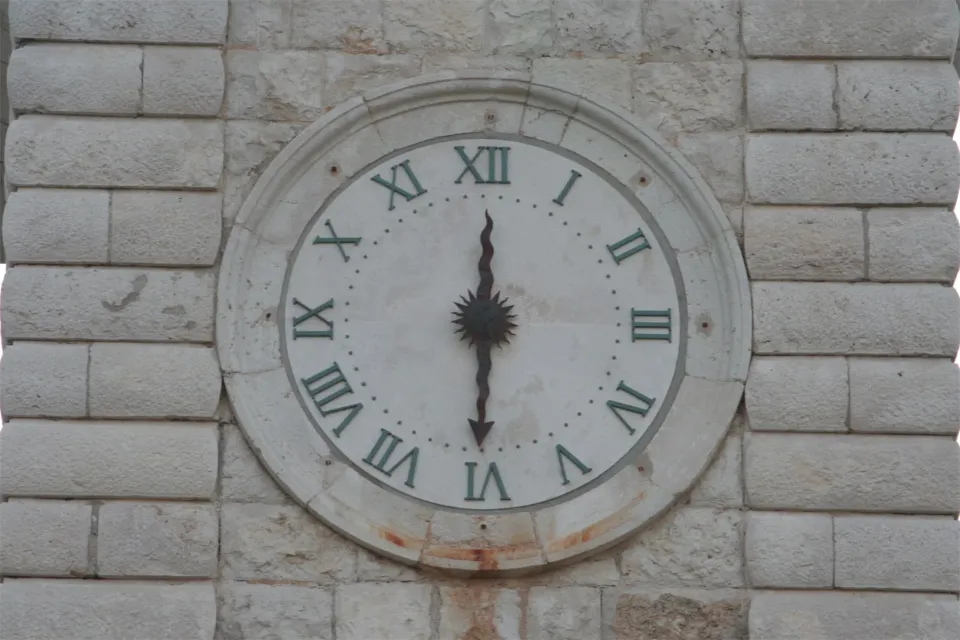 Orologio su muro