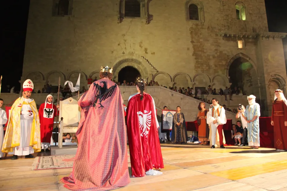 Rievocazione con Federico II in costume
