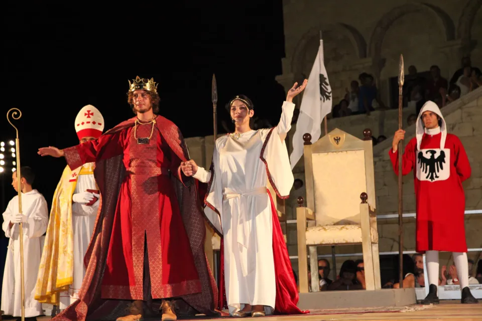 Figuranti in costume regale