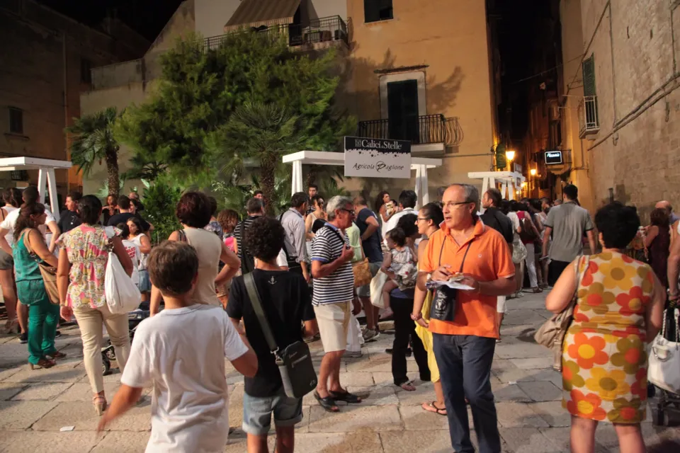 Folla in strada