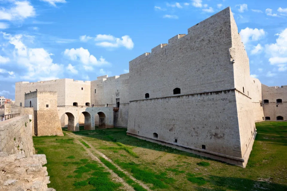 Il Castello di Barletta e il fossato