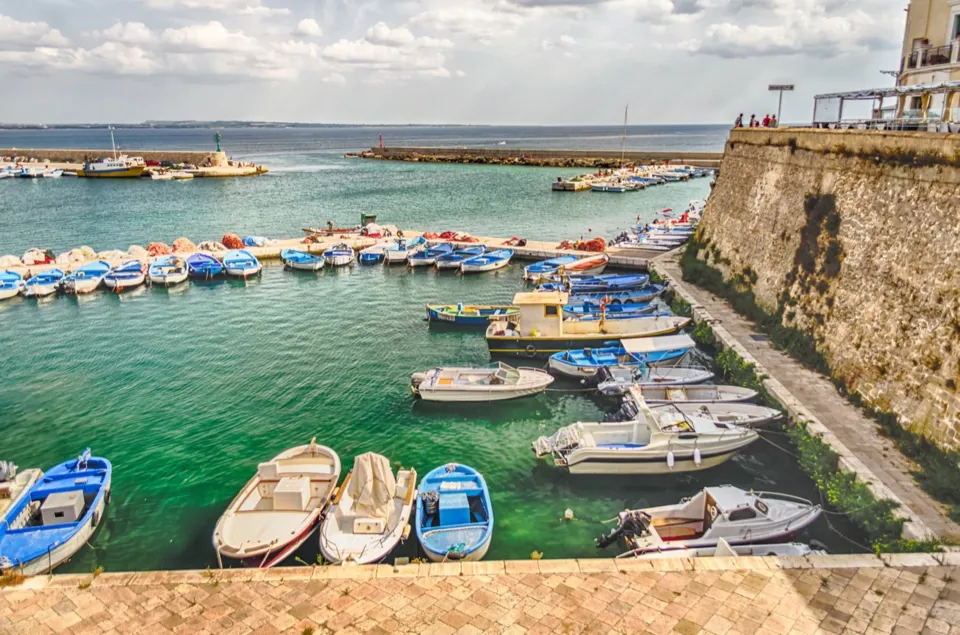 Il porto e le mura di Gallipoli