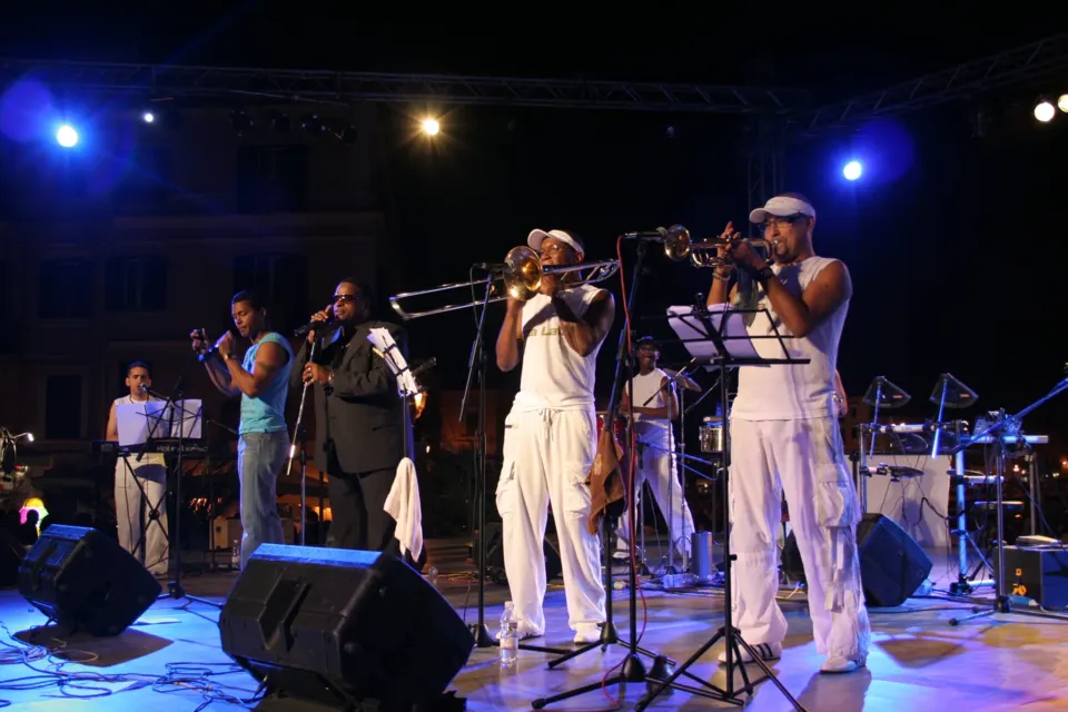 Un concerto all’aperto durante il Festival di Trani
