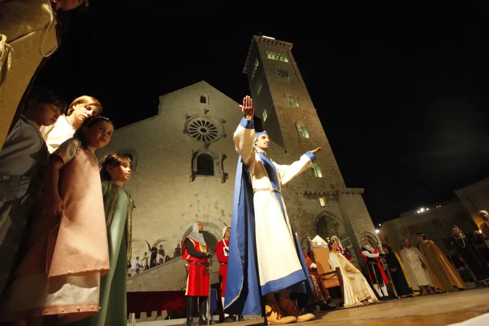 La rievocazione medievale dedicata a re Manfredi a Trani