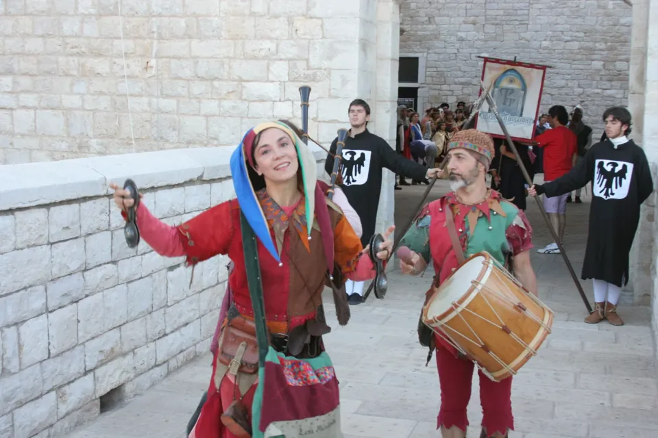 La rievocazione medievale dedicata a re Manfredi a Trani