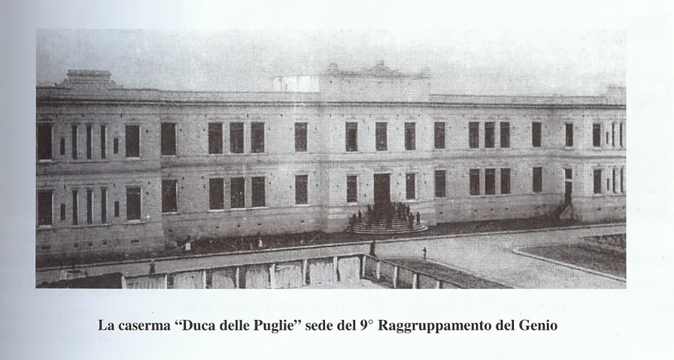 Foto d'epoca della caserma 'Duca delle Puglie', sede del 9° Raggruppamento del Genio, come da didascalia