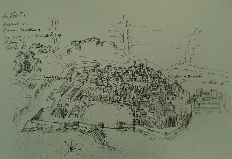 Disegno a penna a volo d'uccello di Trani murata, con porto, castello e annotazioni manoscritte numerate dei principali edifici